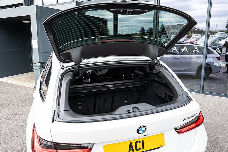 BMW 3.0 M340d MHT Touring 5dr Diesel Hybrid Auto xDrive Euro 6 (s/s) (340 ps)