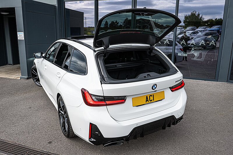 BMW 3.0 M340d MHT Touring 5dr Diesel Hybrid Auto xDrive Euro 6 (s/s) (340 ps)