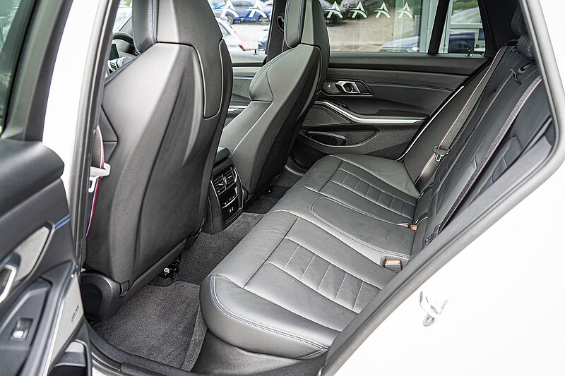 BMW 3.0 M340d MHT Touring 5dr Diesel Hybrid Auto xDrive Euro 6 (s/s) (340 ps)