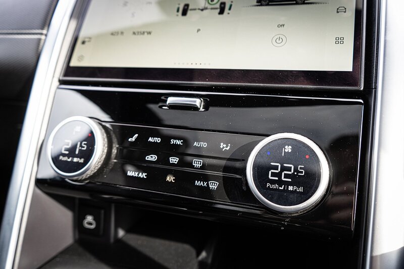 Land Rover 3.0 D300 MHEV R-Dynamic HSE SUV 5dr Diesel Auto 4WD Euro 6 (s/s) (300 ps)