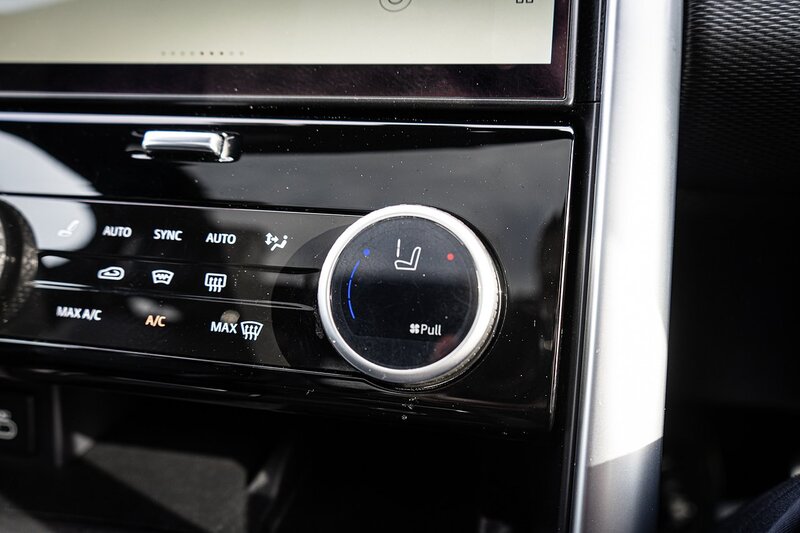 Land Rover 3.0 D300 MHEV R-Dynamic HSE SUV 5dr Diesel Auto 4WD Euro 6 (s/s) (300 ps)