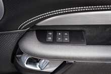 Land Rover 3.0 D300 MHEV R-Dynamic HSE SUV 5dr Diesel Auto 4WD Euro 6 (s/s) (300 ps)