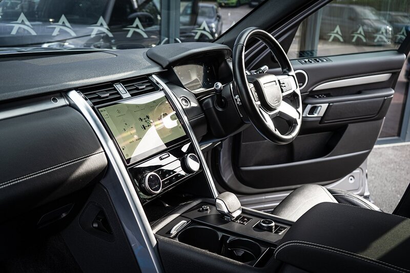 Land Rover 3.0 D300 MHEV R-Dynamic HSE SUV 5dr Diesel Auto 4WD Euro 6 (s/s) (300 ps)