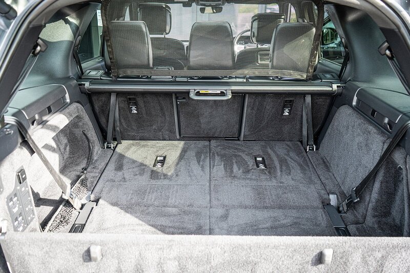 Land Rover 3.0 D300 MHEV R-Dynamic HSE SUV 5dr Diesel Auto 4WD Euro 6 (s/s) (300 ps)