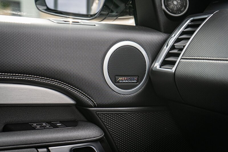 Land Rover 3.0 D300 MHEV R-Dynamic HSE SUV 5dr Diesel Auto 4WD Euro 6 (s/s) (300 ps)