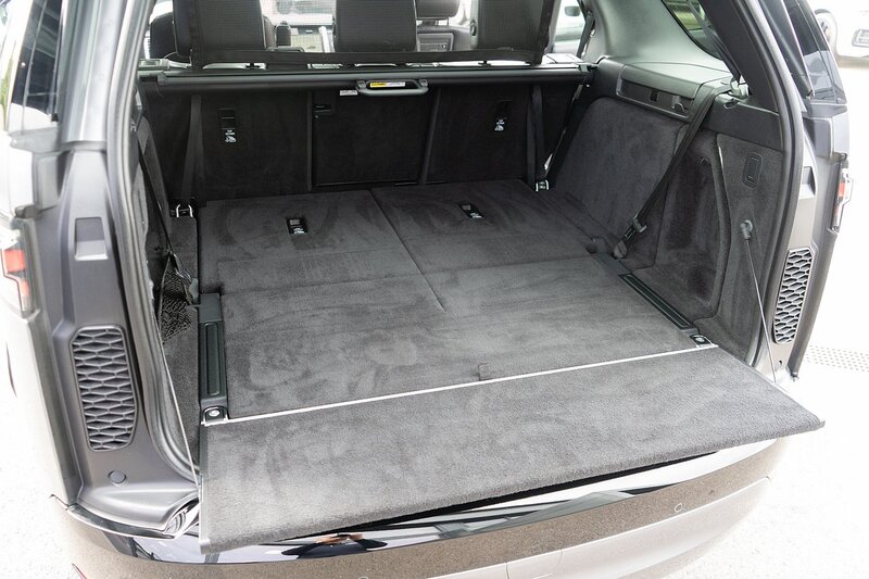 Land Rover 3.0 D300 MHEV R-Dynamic HSE SUV 5dr Diesel Auto 4WD Euro 6 (s/s) (300 ps)