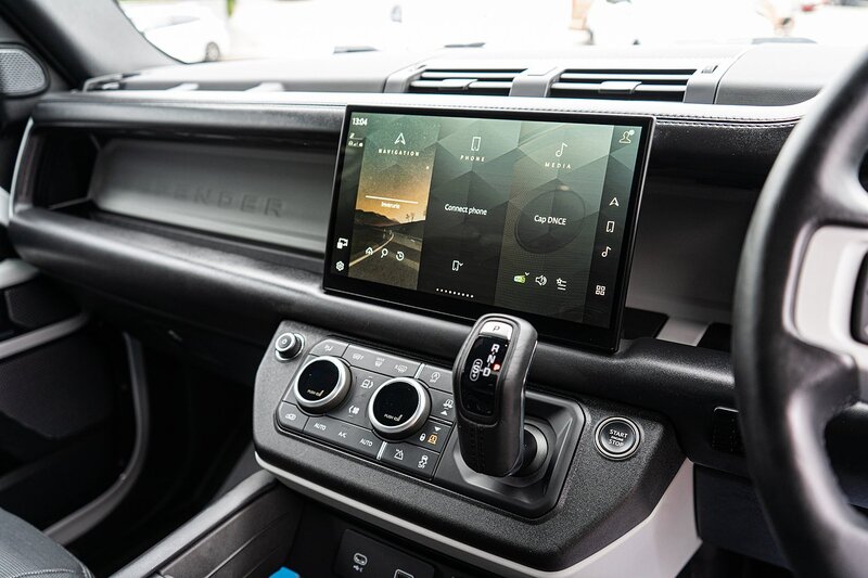 Land Rover 3.0 D300 MHEV X-Dynamic HSE SUV 5dr Diesel Auto 4WD Euro 6 (s/s) (300 ps)