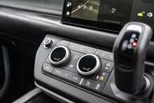 Land Rover 3.0 D300 MHEV X-Dynamic HSE SUV 5dr Diesel Auto 4WD Euro 6 (s/s) (300 ps)