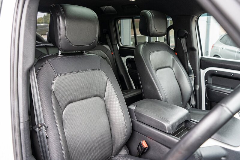 Land Rover 3.0 D300 MHEV X-Dynamic HSE SUV 5dr Diesel Auto 4WD Euro 6 (s/s) (300 ps)