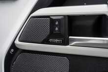 Land Rover 3.0 D300 MHEV X-Dynamic HSE SUV 5dr Diesel Auto 4WD Euro 6 (s/s) (300 ps)