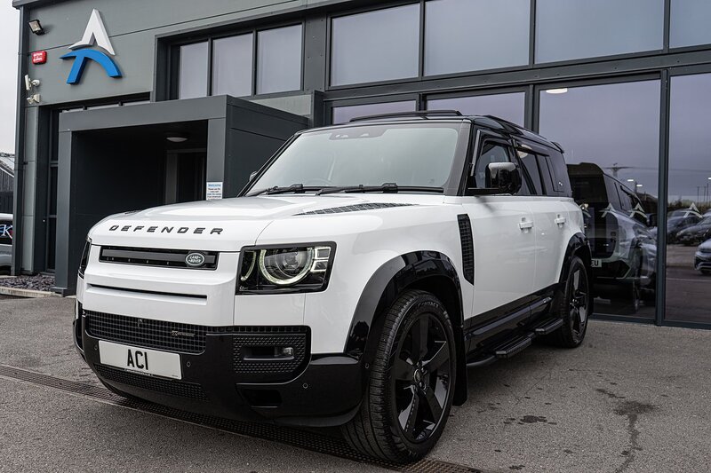 Land Rover 3.0 D300 MHEV X-Dynamic HSE SUV 5dr Diesel Auto 4WD Euro 6 (s/s) (300 ps)