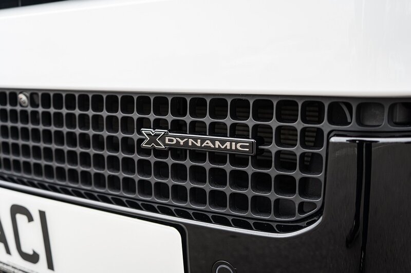 Land Rover 3.0 D300 MHEV X-Dynamic HSE SUV 5dr Diesel Auto 4WD Euro 6 (s/s) (300 ps)