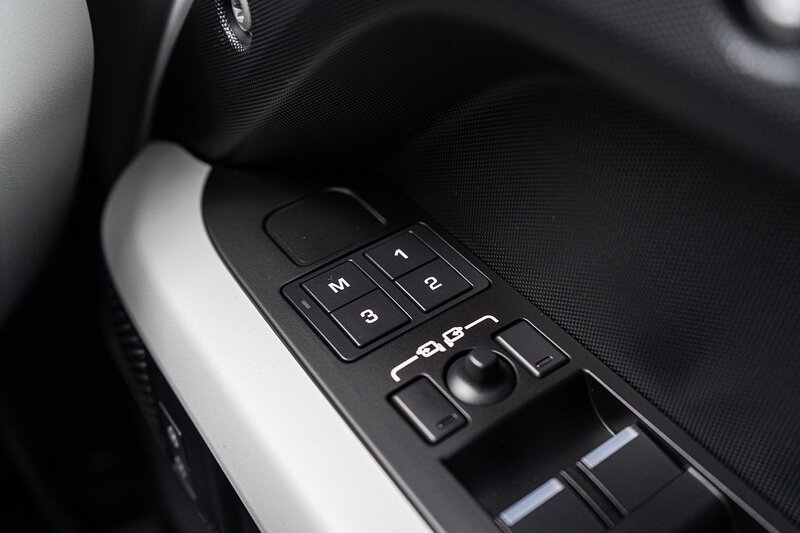 Land Rover 3.0 D300 MHEV X-Dynamic HSE SUV 5dr Diesel Auto 4WD Euro 6 (s/s) (300 ps)