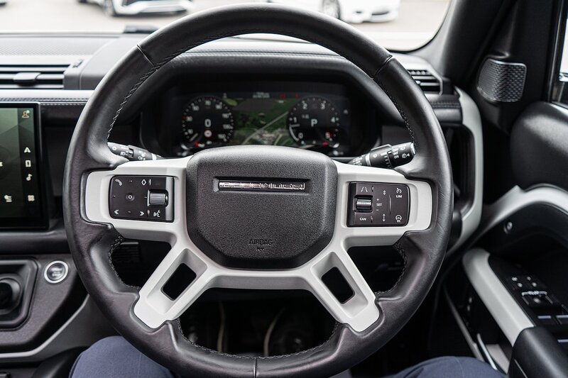 Land Rover 3.0 D300 MHEV X-Dynamic HSE SUV 5dr Diesel Auto 4WD Euro 6 (s/s) (300 ps)