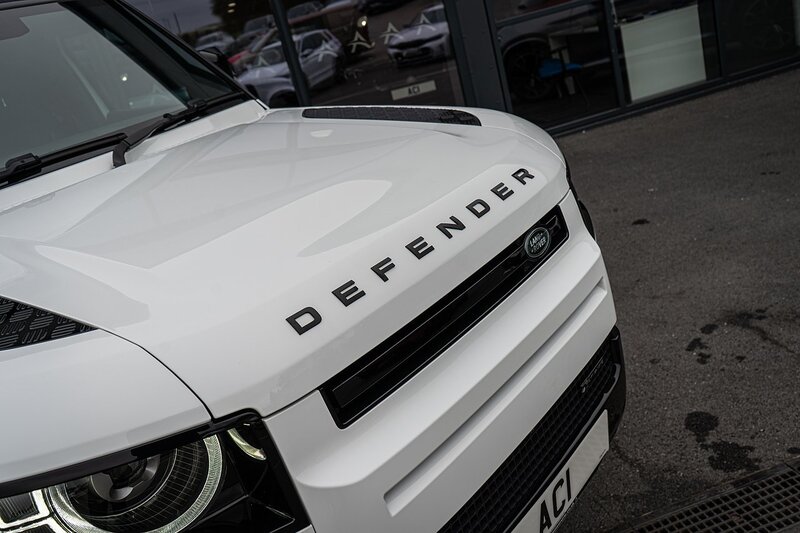 Land Rover 3.0 D300 MHEV X-Dynamic HSE SUV 5dr Diesel Auto 4WD Euro 6 (s/s) (300 ps)