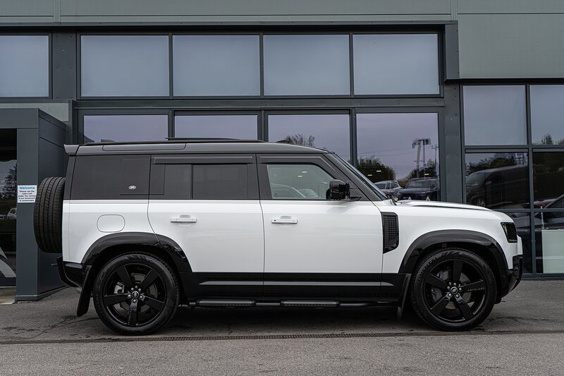 Land Rover 3.0 D300 MHEV X-Dynamic HSE SUV 5dr Diesel Auto 4WD Euro 6 (s/s) (300 ps)