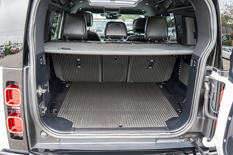 Land Rover 3.0 D300 MHEV X-Dynamic HSE SUV 5dr Diesel Auto 4WD Euro 6 (s/s) (300 ps)