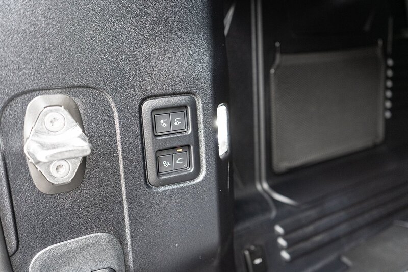 Land Rover 3.0 D300 MHEV X-Dynamic HSE SUV 5dr Diesel Auto 4WD Euro 6 (s/s) (300 ps)