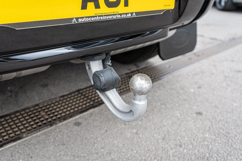 Land Rover 3.0 D300 MHEV X-Dynamic HSE SUV 5dr Diesel Auto 4WD Euro 6 (s/s) (300 ps)