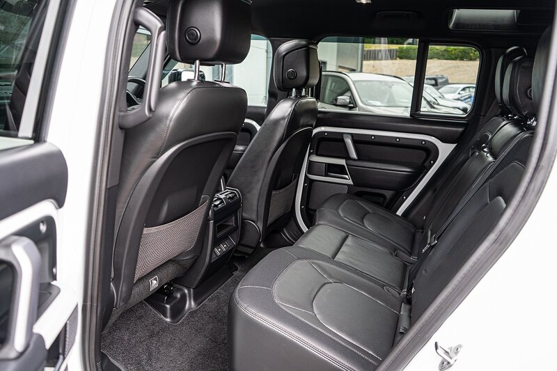 Land Rover 3.0 D300 MHEV X-Dynamic HSE SUV 5dr Diesel Auto 4WD Euro 6 (s/s) (300 ps)