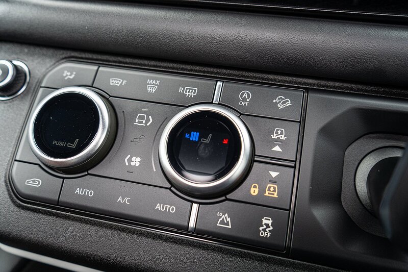 Land Rover 3.0 D300 MHEV X-Dynamic HSE SUV 5dr Diesel Auto 4WD Euro 6 (s/s) (300 ps)