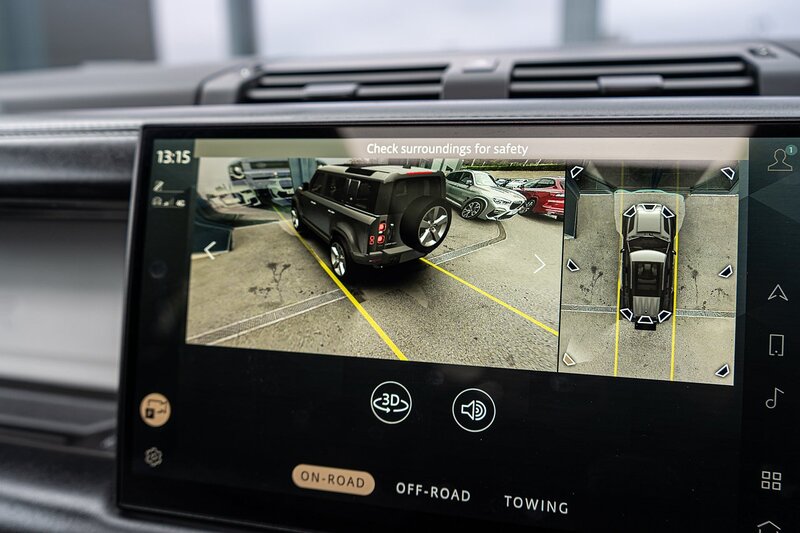 Land Rover 3.0 D300 MHEV X-Dynamic HSE SUV 5dr Diesel Auto 4WD Euro 6 (s/s) (300 ps)