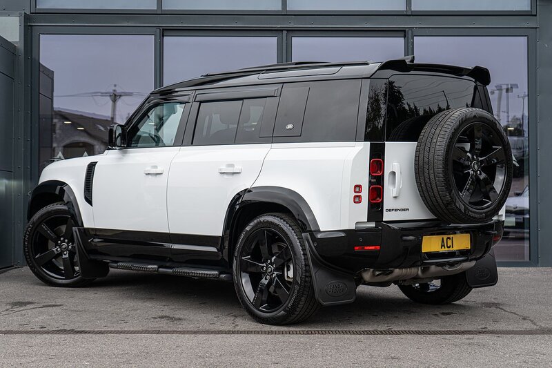 Land Rover 3.0 D300 MHEV X-Dynamic HSE SUV 5dr Diesel Auto 4WD Euro 6 (s/s) (300 ps)