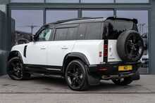 Land Rover 3.0 D300 MHEV X-Dynamic HSE SUV 5dr Diesel Auto 4WD Euro 6 (s/s) (300 ps)