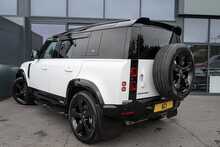Land Rover 3.0 D300 MHEV X-Dynamic HSE SUV 5dr Diesel Auto 4WD Euro 6 (s/s) (300 ps)