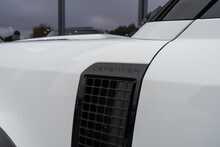 Land Rover 3.0 D300 MHEV X-Dynamic HSE SUV 5dr Diesel Auto 4WD Euro 6 (s/s) (300 ps)