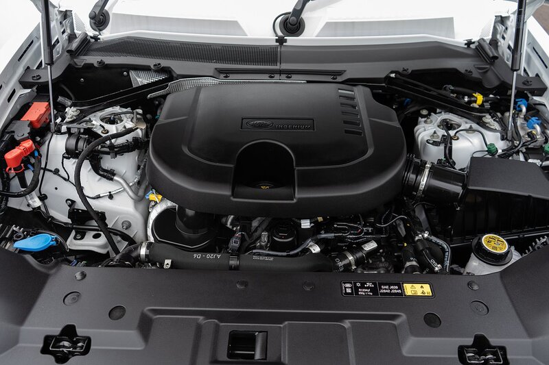 Land Rover 3.0 D300 MHEV X-Dynamic HSE SUV 5dr Diesel Auto 4WD Euro 6 (s/s) (300 ps)