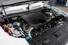 Land Rover 3.0 D300 MHEV X-Dynamic HSE SUV 5dr Diesel Auto 4WD Euro 6 (s/s) (300 ps)