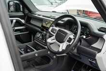 Land Rover 3.0 D300 MHEV X-Dynamic HSE SUV 5dr Diesel Auto 4WD Euro 6 (s/s) (300 ps)