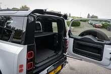 Land Rover 3.0 D300 MHEV X-Dynamic HSE SUV 5dr Diesel Auto 4WD Euro 6 (s/s) (300 ps)