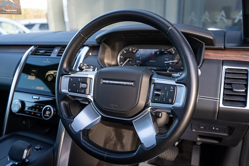 Land Rover 3.0 D300 MHEV R-Dynamic HSE SUV 5dr Diesel Auto 4WD Euro 6 (s/s) (300 ps)