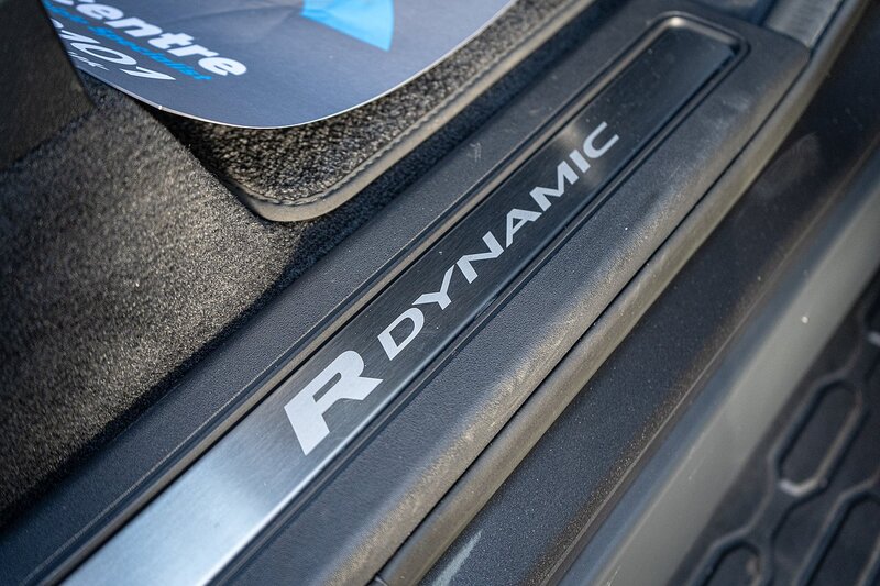 Land Rover 3.0 D300 MHEV R-Dynamic HSE SUV 5dr Diesel Auto 4WD Euro 6 (s/s) (300 ps)