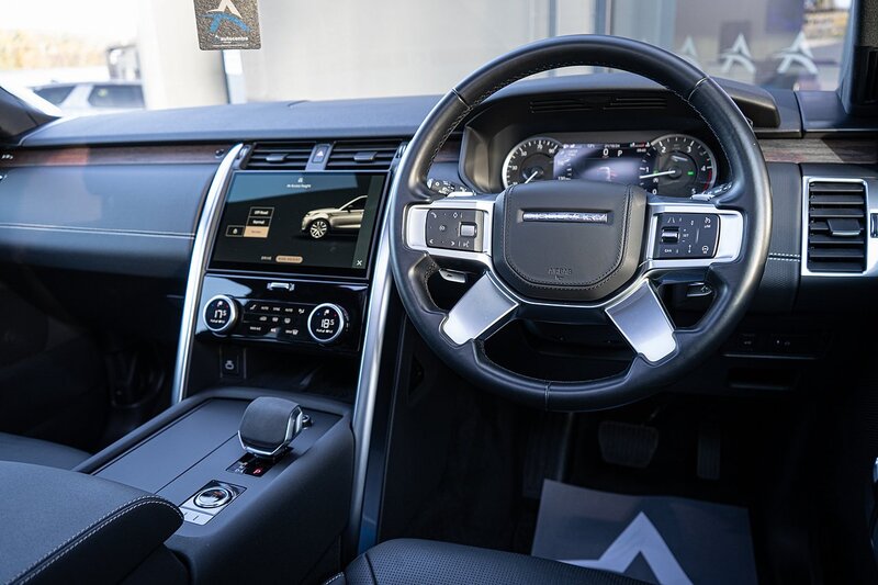 Land Rover 3.0 D300 MHEV R-Dynamic HSE SUV 5dr Diesel Auto 4WD Euro 6 (s/s) (300 ps)