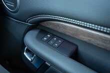 Land Rover 3.0 D300 MHEV R-Dynamic HSE SUV 5dr Diesel Auto 4WD Euro 6 (s/s) (300 ps)