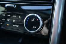 Land Rover 3.0 D300 MHEV R-Dynamic HSE SUV 5dr Diesel Auto 4WD Euro 6 (s/s) (300 ps)