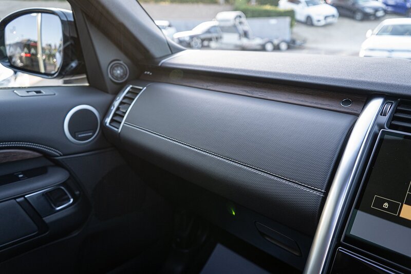 Land Rover 3.0 D300 MHEV R-Dynamic HSE SUV 5dr Diesel Auto 4WD Euro 6 (s/s) (300 ps)