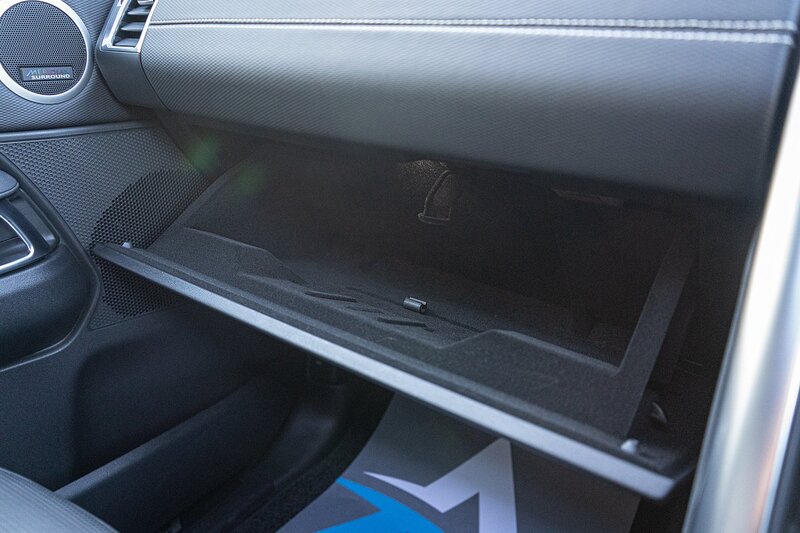 Land Rover 3.0 D300 MHEV R-Dynamic HSE SUV 5dr Diesel Auto 4WD Euro 6 (s/s) (300 ps)