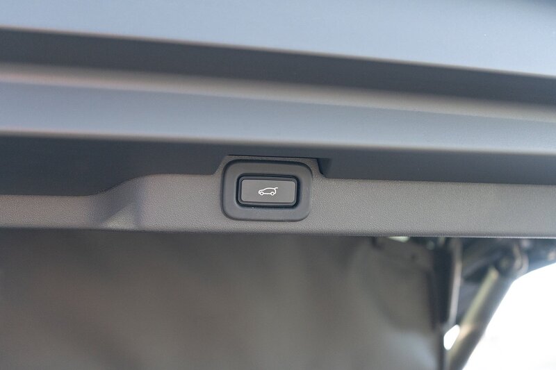 Land Rover 3.0 D300 MHEV R-Dynamic HSE SUV 5dr Diesel Auto 4WD Euro 6 (s/s) (300 ps)