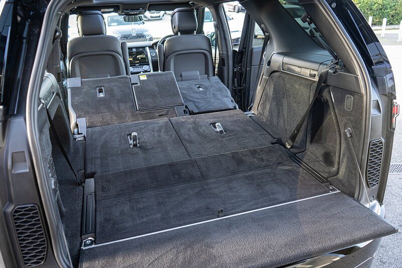 Land Rover 3.0 D300 MHEV R-Dynamic HSE SUV 5dr Diesel Auto 4WD Euro 6 (s/s) (300 ps)