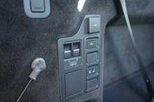 Land Rover 3.0 D300 MHEV R-Dynamic HSE SUV 5dr Diesel Auto 4WD Euro 6 (s/s) (300 ps)