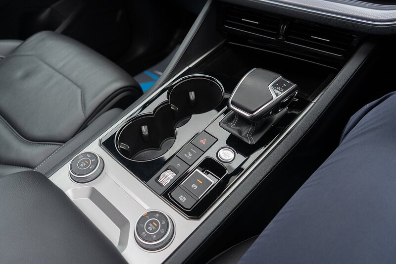 Volkswagen 3.0 TDI V6 Black Edition SUV 5dr Diesel Tiptronic 4Motion Euro 6 (s/s) (286 ps)