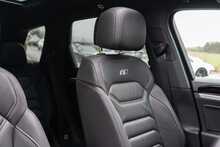 Volkswagen 3.0 TDI V6 Black Edition SUV 5dr Diesel Tiptronic 4Motion Euro 6 (s/s) (286 ps)