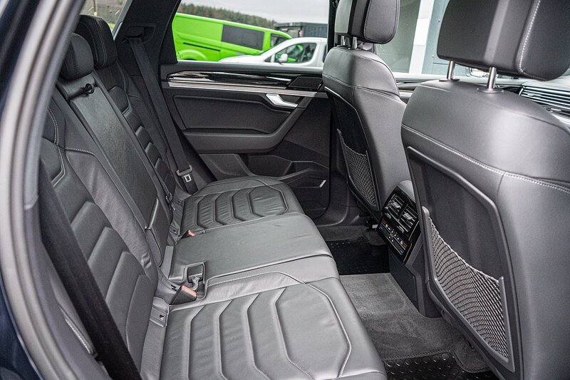 Volkswagen 3.0 TDI V6 Black Edition SUV 5dr Diesel Tiptronic 4Motion Euro 6 (s/s) (286 ps)