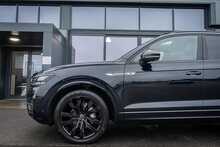 Volkswagen 3.0 TDI V6 Black Edition SUV 5dr Diesel Tiptronic 4Motion Euro 6 (s/s) (286 ps)