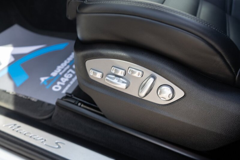 Porsche 3.0T V6 S SUV 5dr Petrol PDK 4WD Euro 6 (s/s) (354 ps)