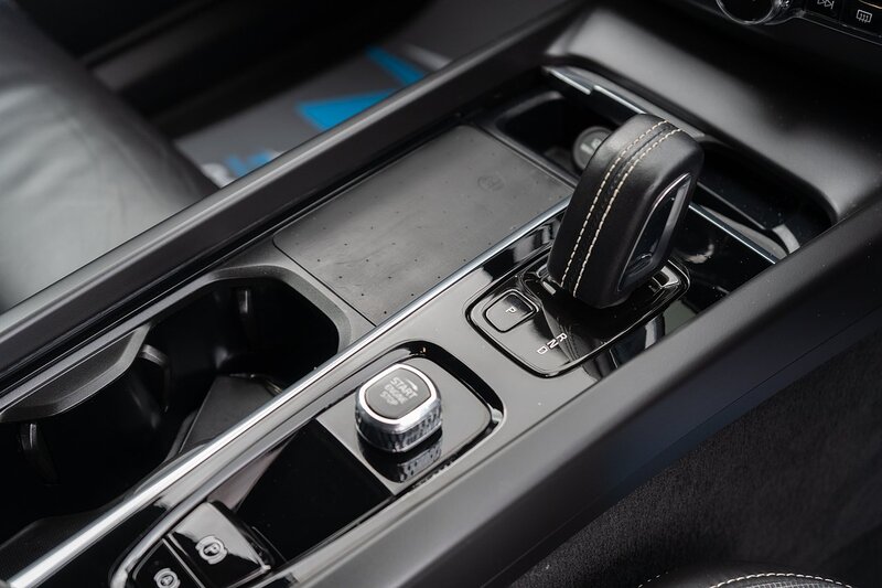 Volvo 2.0 B4 MHEV R-Design SUV 5dr Diesel Hybrid Auto AWD Euro 6 (s/s) (197 ps)